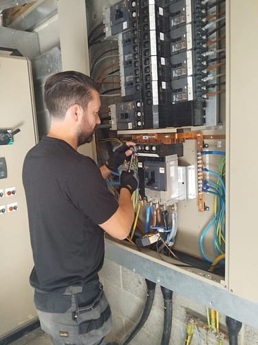 Electrician restoring electricity after a major power failure. 24/7 Emergency electrician fixing power cut in a commercial property